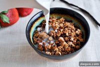 Crunchy Strawberry Almond Granola Recipe for Homemade Muesli