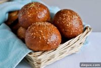 Soft Pretzel Rolls Recipe: Homemade Chewy Pretzel Buns