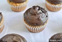 Peanut Butter Cupcakes with Chocolate Cheesecake Frosting Recipe