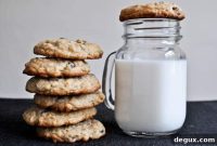 Chewy Oatmeal Chocolate Chip Cookies for Perfect Texture