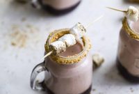 S’moretini Shooters: Mini S’mores Cocktail Shots for Parties