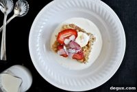 Strawberry Banana Baked Oatmeal Squares with Creamy Filling