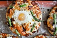 Asparagus, Bacon & Egg Personal Pizzas: Savory Brunch Recipe
