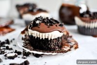 Peanut Butter Fudge Coffee Cupcakes with Ice Cream Swirl