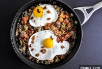 Hearty Quinoa Breakfast Skillet with Veggies and Eggs