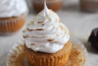 Pumpkin S’mores Cupcakes: Toasted Marshmallow & Chocolate Treat