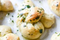 Brown Butter Garlic Herb Knots: Crispy, Savory Dinner Rolls