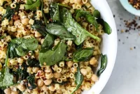 20-Minute Spicy Garlic Spinach Pasta with Chickpeas and Lemon
