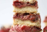 Irresistible Strawberry Cobbler Bars Recipe for Summer Baking