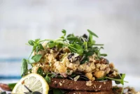 20-Minute Smashed Chickpea Salad for a Quick Flavorful Lunch