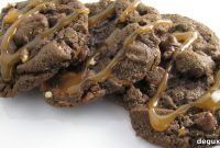 Salted Chocolate Caramel Turtle Cookies Recipe
