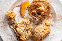 Peaches & Cream Baked Oatmeal Cups — Summer Breakfast Recipe