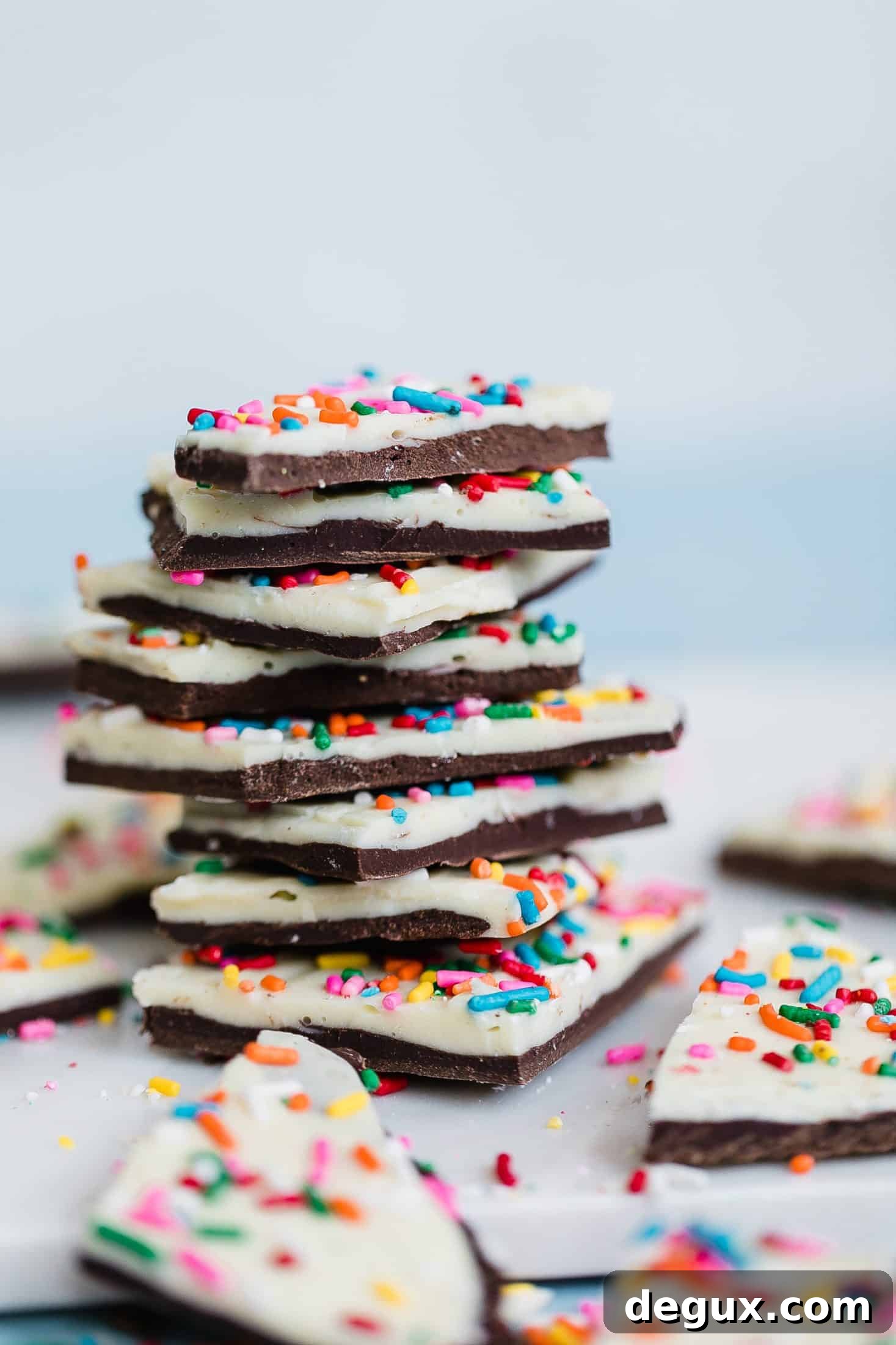 cake batter chocolate bark I howsweeteats.com #cakebatter #chocolate #bark #desserts #christmas
