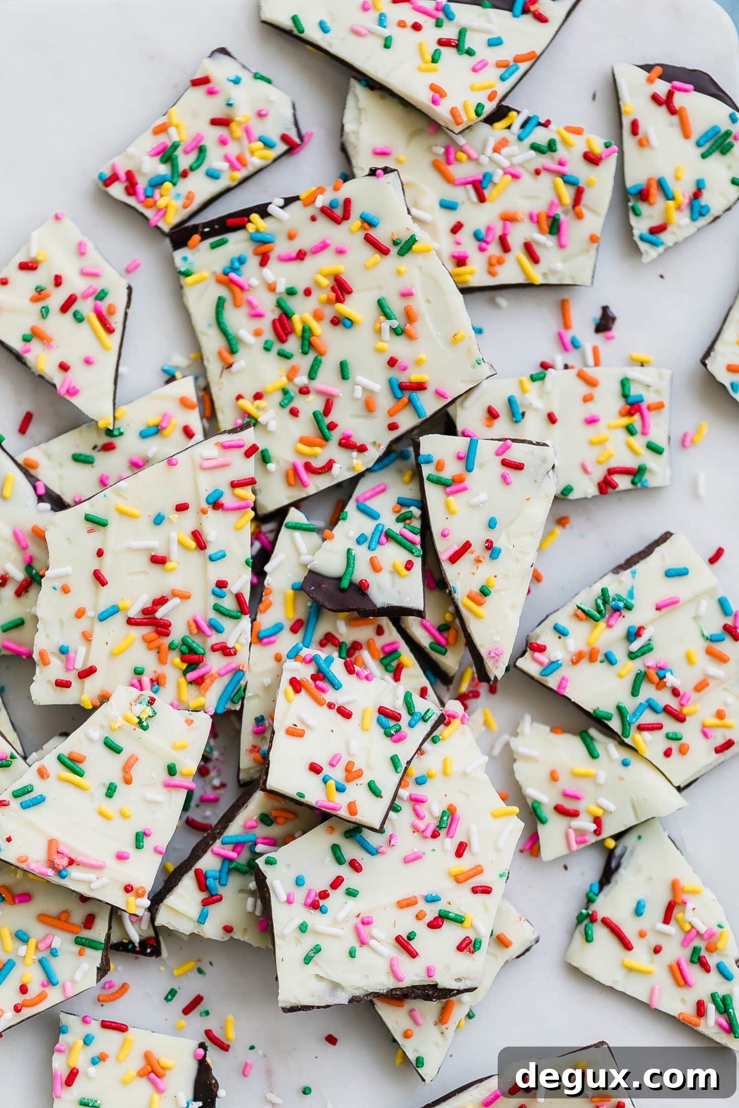 cake batter chocolate bark I howsweeteats.com #cakebatter #chocolate #bark #desserts #christmas