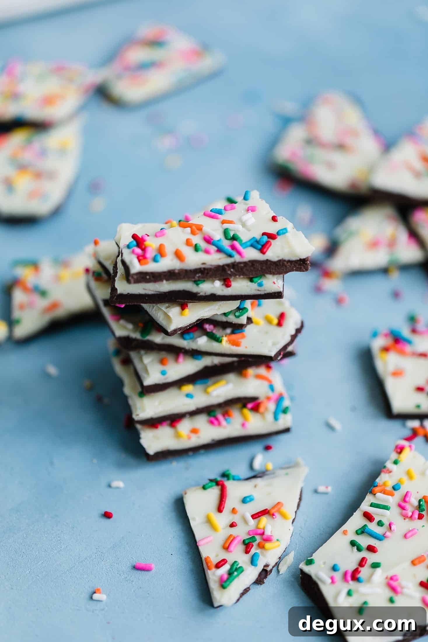 cake batter chocolate bark I howsweeteats.com #cakebatter #chocolate #bark #desserts #christmas