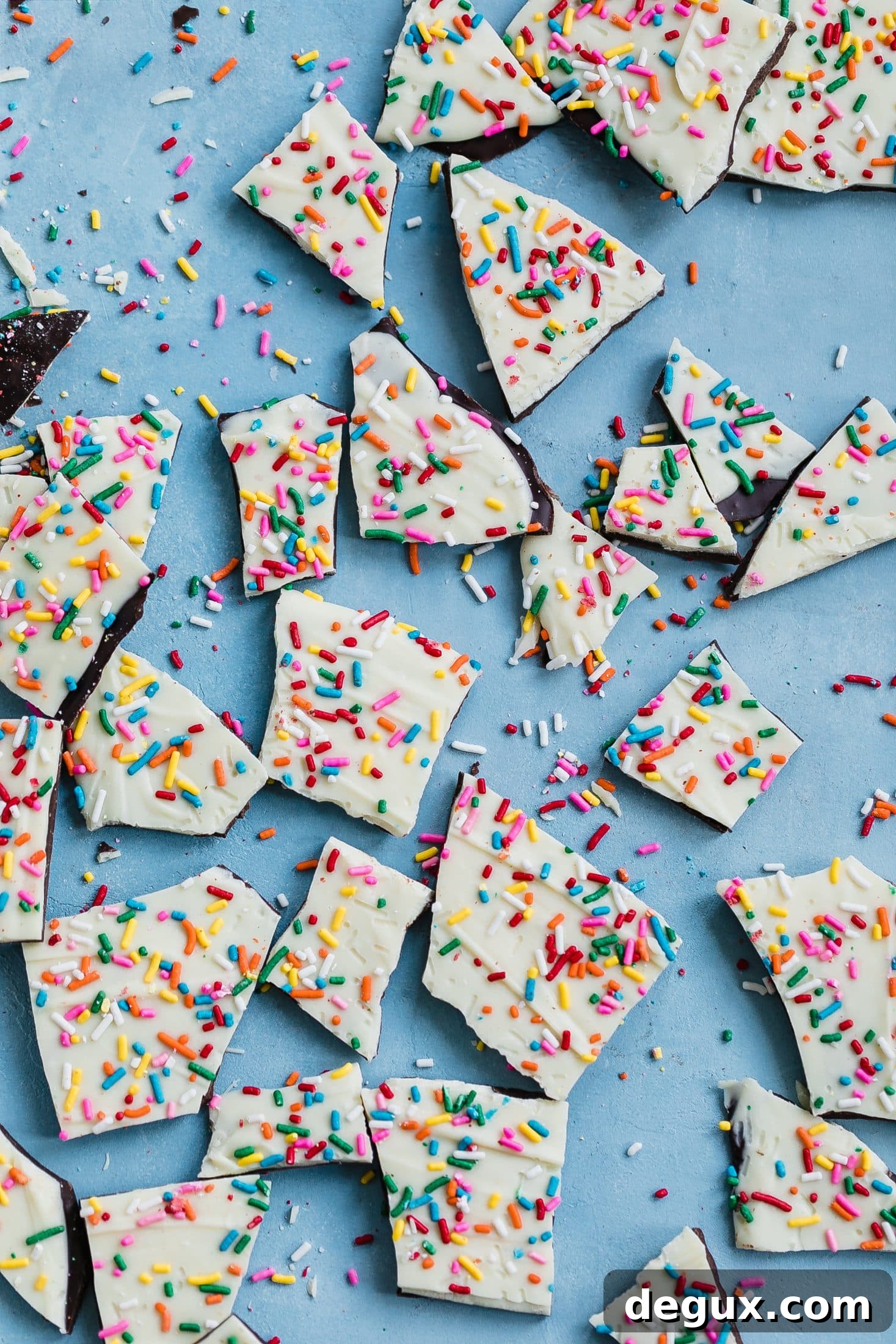 cake batter chocolate bark I howsweeteats.com #cakebatter #chocolate #bark #desserts #christmas
