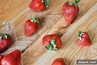 Strawberry & Cream Cake Kabobs: Simple Dessert Skewers Tutorial