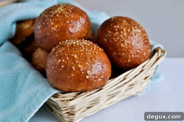 pretzelrolls-2 Soft pretzel rolls on a plate