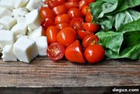 Creamy Caprese Pasta Recipe: Tomato, Mozzarella & Basil Meal