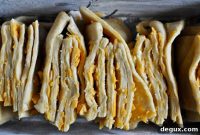 Pull-Apart Cheesy Puff Bread Recipe: Gooey, Crispy Layers