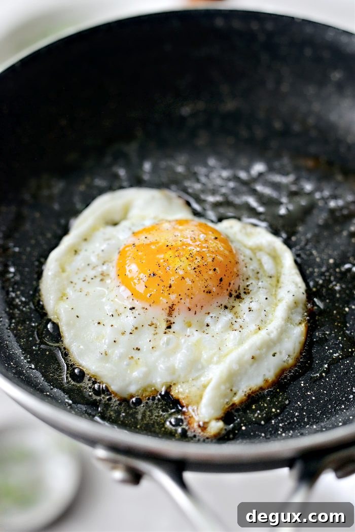 Breakfast BLT Sandwiches: Crispy Bacon, Egg & Avocado Recipes 10 fry eggs