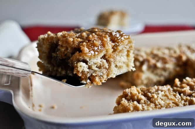 Eggnog Breakfast Crumble Crunch Cake I howsweeteats.com Eggnog Breakfast Crumble Crunch Cake I howsweeteats.com