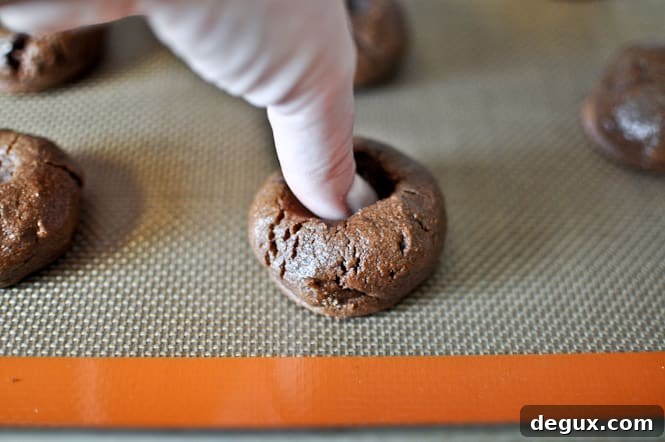 Chocolate Fudge S'mores Thumbprints I howsweeteats.com Chocolate Fudge S'mores Thumbprints I howsweeteats.com
