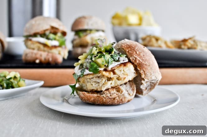 Crab Cake Sliders with Pineapple Kiwi Salsa Crab Cake Sliders with Pineapple Kiwi Salsa