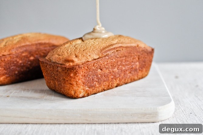 Mini Brown Butter Vanilla Bean Pound Cakes I howsweeteats.com