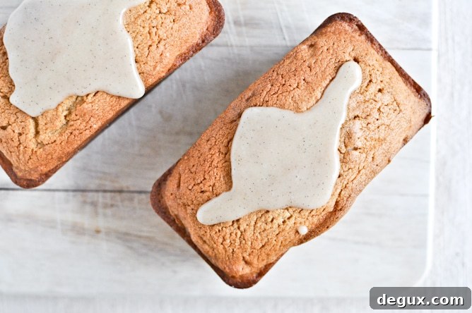 Mini Brown Butter Vanilla Bean Pound Cakes I howsweeteats.com