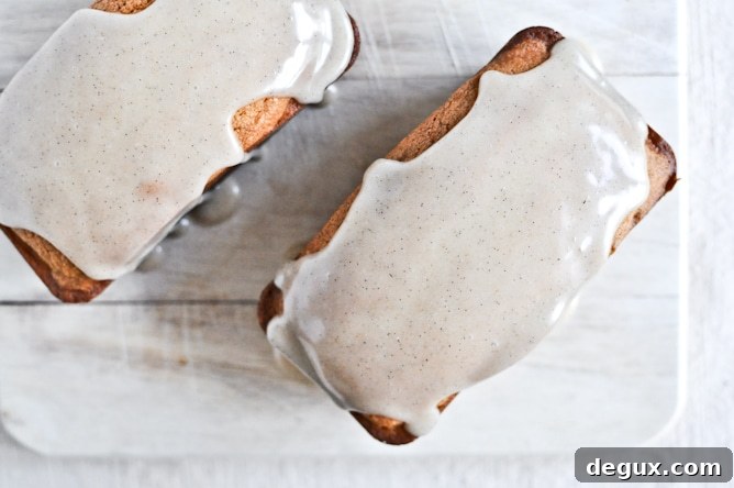 Mini Brown Butter Vanilla Bean Pound Cakes I howsweeteats.com