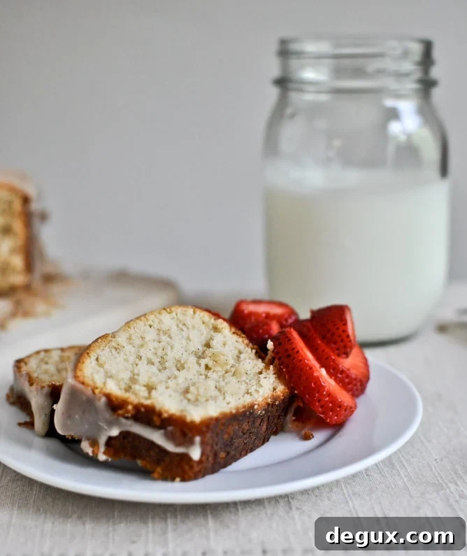 Mini Brown Butter Vanilla Bean Pound Cakes I howsweeteats.com