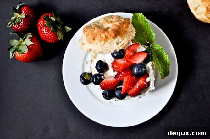 Shortcake with berry filling