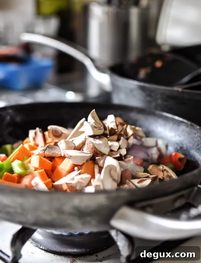 Quinoa Breakfast Skillet I howsweeteats.com