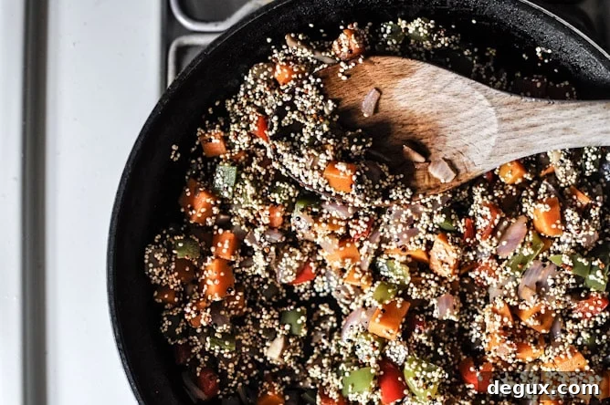 Quinoa Breakfast Skillet I howsweeteats.com