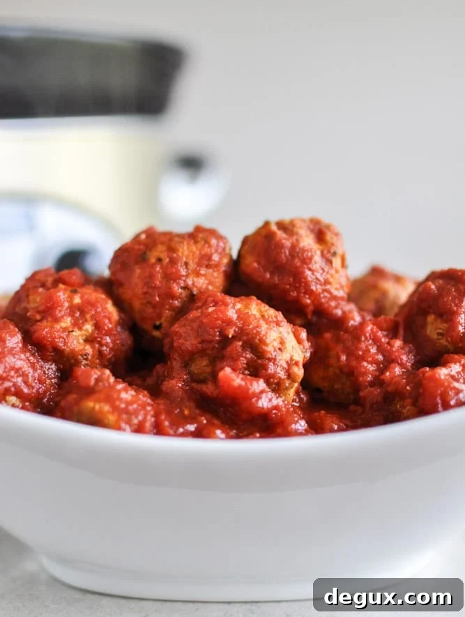 Healthy Crockpot Mini Turkey Meatballs I howsweeteats.com