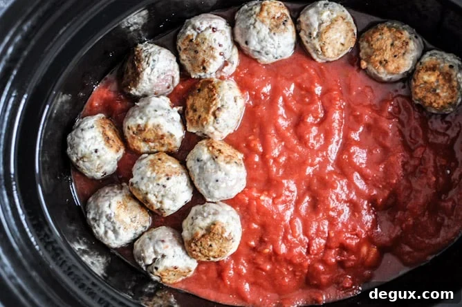 Healthy Crockpot Mini Turkey Meatballs I howsweeteats.com