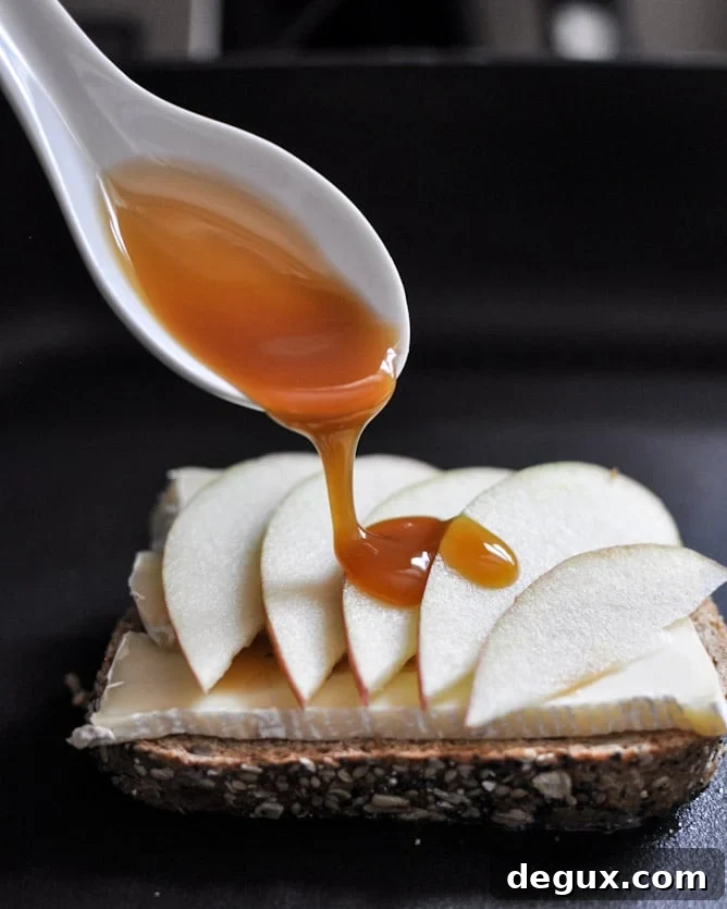Caramel Apple Grilled Cheese I howsweeteats.com