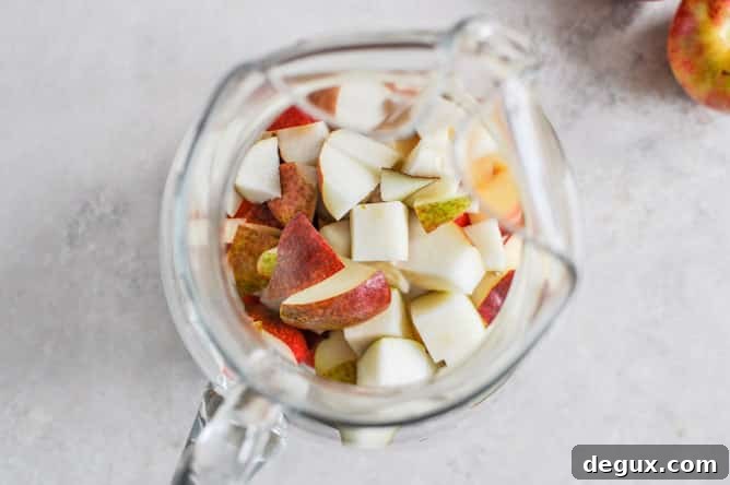 Apple Cider Sangria I howsweeteats.com Apple Cider Sangria I howsweeteats.com