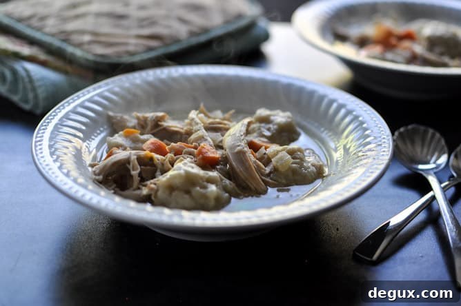 Easy Crockpot Chicken and Dumplings I howsweeteats.com Easy Crockpot Chicken and Dumplings I howsweeteats.com