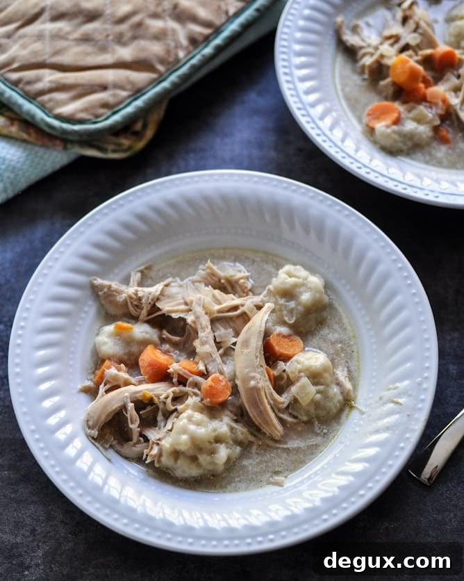 Easy Crockpot Chicken and Dumplings I howsweeteats.com Easy Crockpot Chicken and Dumplings I howsweeteats.com