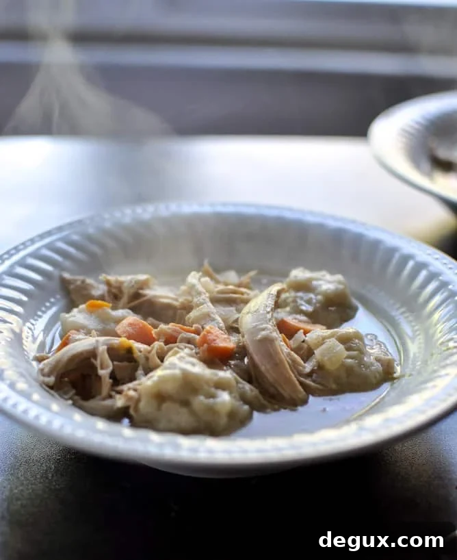 Easy Crockpot Chicken and Dumplings I howsweeteats.com Easy Crockpot Chicken and Dumplings I howsweeteats.com