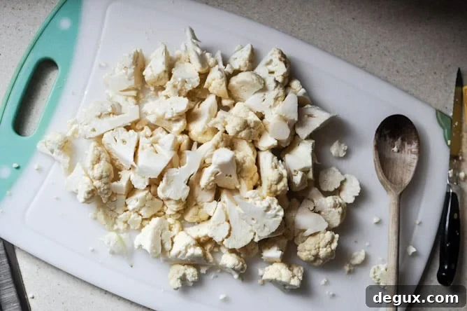 Creamy Cauliflower Soup I howsweeteats.com