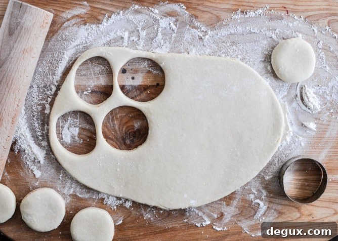 Peanut Butter Cream Filled Donuts I howsweeteats.com
