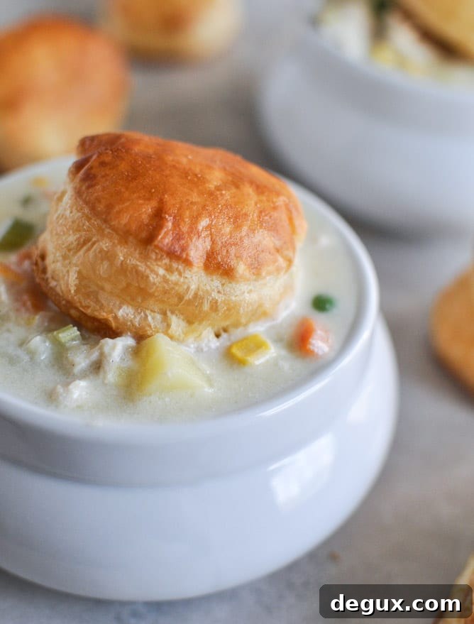 Chicken Pot Pie Soup I howsweeteats.com Chicken Pot Pie Soup I howsweeteats.com