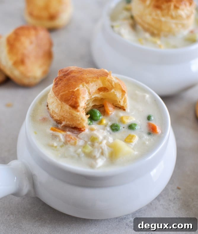 Chicken Pot Pie Soup I howsweeteats.com Chicken Pot Pie Soup I howsweeteats.com