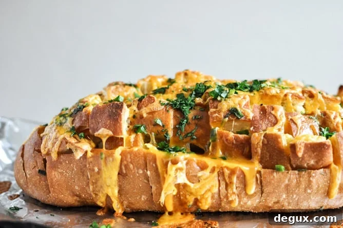 Cheddar Tailgating Bread I howsweeteats.com