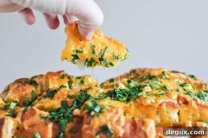 Cheddar Tailgating Bread I howsweeteats.com