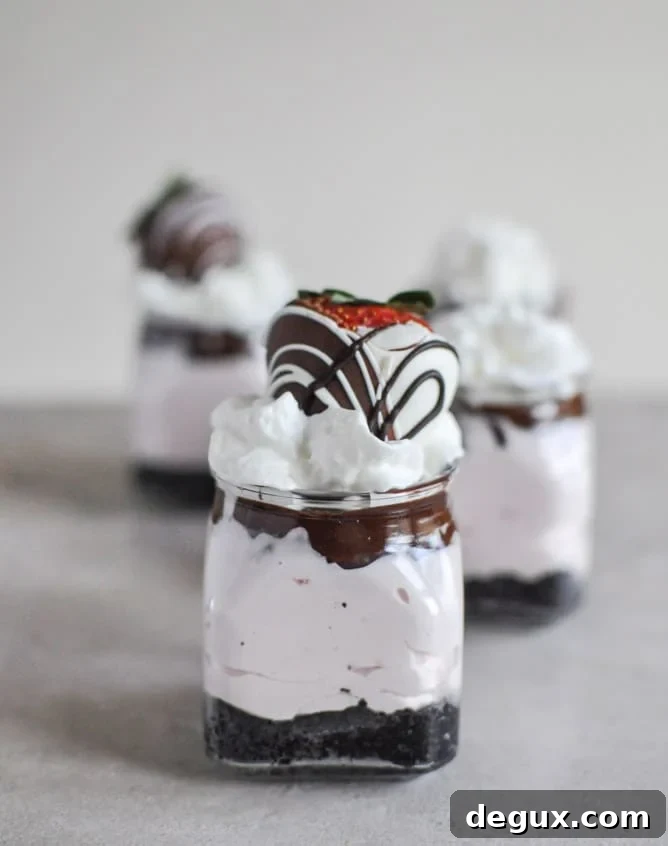 No-Bake Chocolate Covered Strawberry Cheesecakes I howsweeteats.com No-Bake Chocolate Covered Strawberry Cheesecakes I howsweeteats.com
