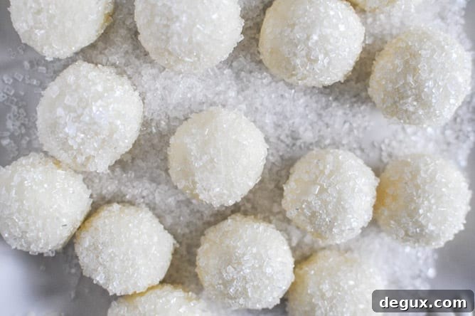 Sparkly White Chocolate Lemon Truffles I howsweeteats.com